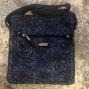Baggallini crossbody grey and Black Floral Messenger Bag.